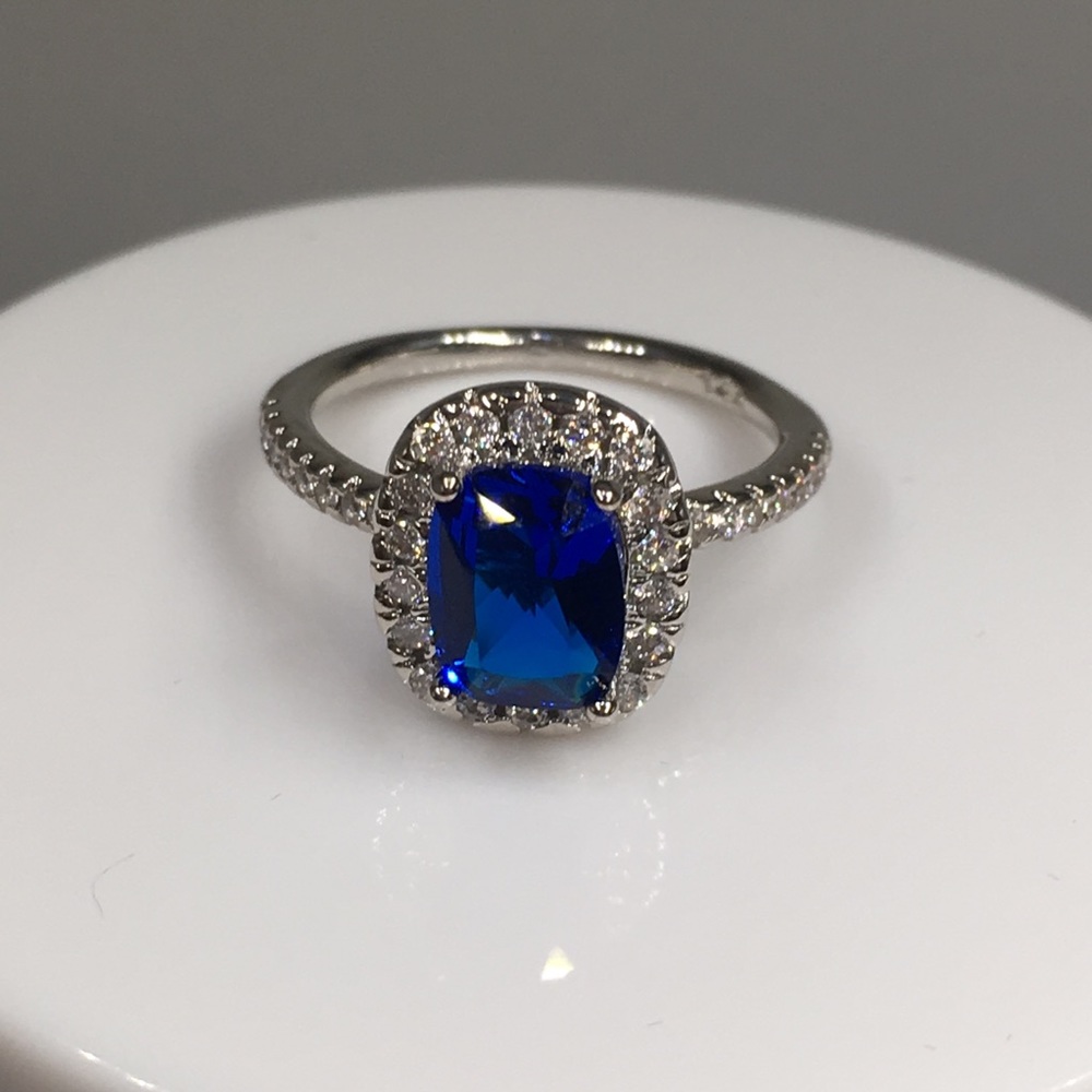 14k white gold sapphire halo engagement ring - Picture 5 of 8